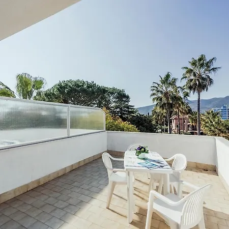 Aparthotel Pool & Garden