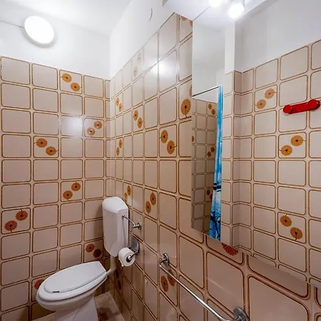 Pool & Garden 3* לואנו