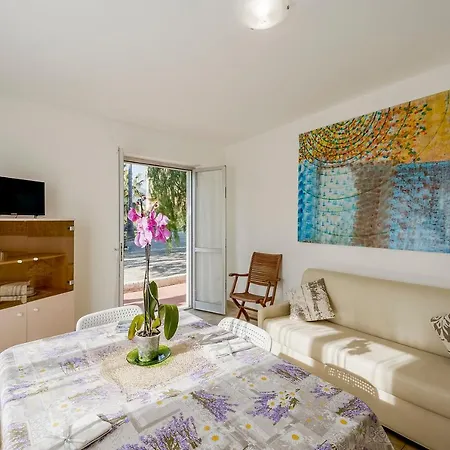 Pool & Garden 3* لوانو