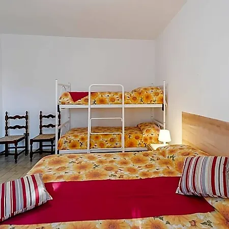 מלון דירות Pool & Garden 3*