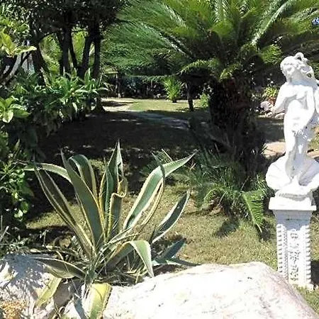 מלון דירות Pool & Garden לואנו