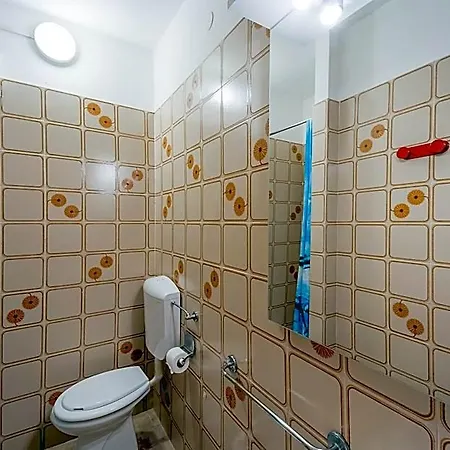 מלון דירות Pool & Garden 3*