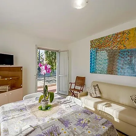 מלון דירות Pool & Garden