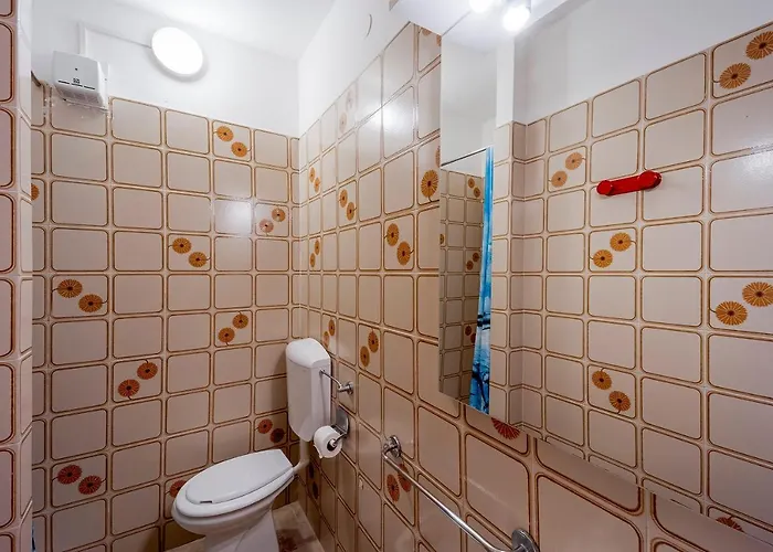 Pool & Garden 3* لوانو