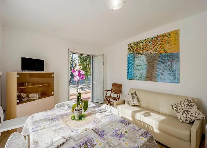 Pool & Garden 3* لوانو