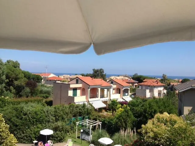 Pool & Garden 3* لوانو